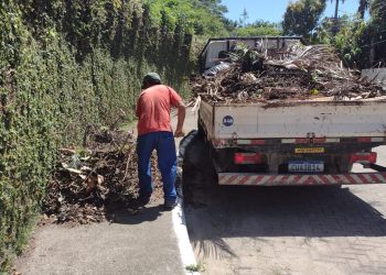 Prefeitura realiza limpeza e remoção mecanizada de entulhos nos bairros da Costa Norte