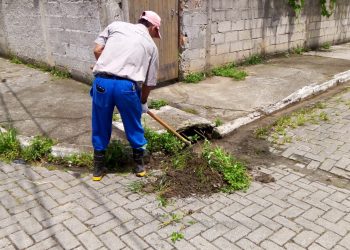 Prefeitura segue com serviços de limpeza e manutenção em ruas da Costa Norte