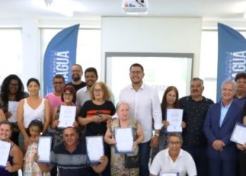 Moradores dos Núcleos Dona Jô e Jardim Atlântico recebem títulos e Prefeitura já soma 2.686 escrituras entregues desde 2017