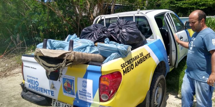 Na última ação de limpeza do ano, Prefeitura de São Sebastião retira 360 quilos de resíduos do Mangue do Araçá