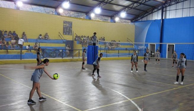 Torneio Gigantes do Vôlei arrecada cerca de 200kg de ração com inscrições