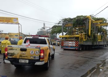 Prefeitura de São Sebastião autua empresa que causou prejuízos por transporte de carga de grande porte