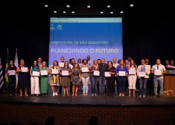 Prefeitura faz entrega de certificados a alunos dos cursos realizados pela Escola de Governo e Gestão em 2022