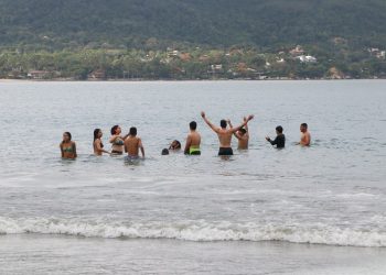 Prefeitura de São Sebastião alerta para riscos de contrair prurido do traje de banho após banhos de mar