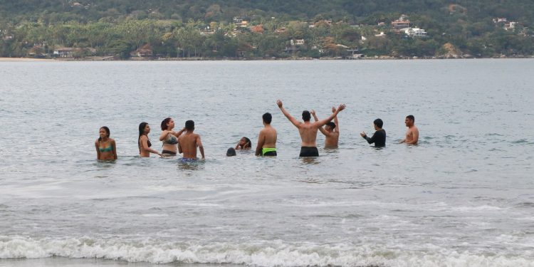Prefeitura de São Sebastião alerta para riscos de contrair prurido do traje de banho após banhos de mar