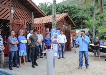 Prefeitura entrega dois ranchos à comunidade pesqueira de Paúba