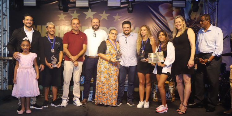 Prefeito Felipe Augusto entrega Troféu Melhores do Ano aos destaques esportivos de São Sebastião 2022
