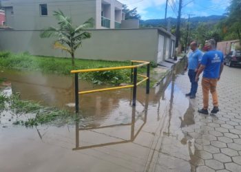 Chuva causa pontos de alagamento em São Sebastião