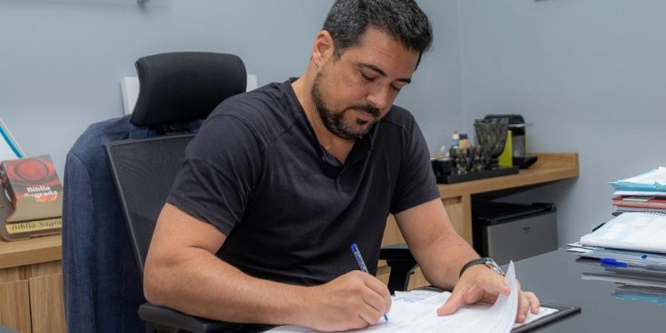 Prefeito Felipe Augusto anuncia investimento de aproximadamente R$ 15 milhões em obras de pavimentação e drenagem em 38 ruas dos bairros Juquehy e Barra do Una