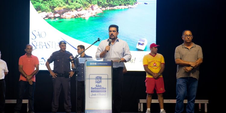 Prefeito Felipe Augusto recepciona policiais militares da Operação Verão 2023 