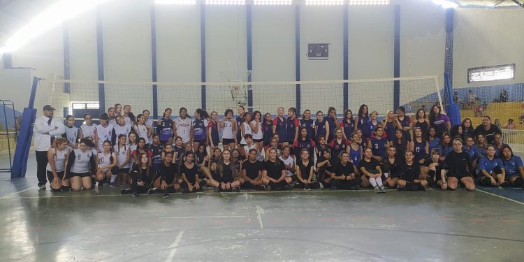 Festival Esportivo Encontros de Projetos conta com quase mil participantes no CAE do Pontal