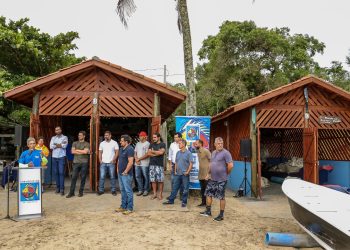 Prefeito Felipe Augusto entrega dois ranchos de pesca para atender a comunidade de Paúba
