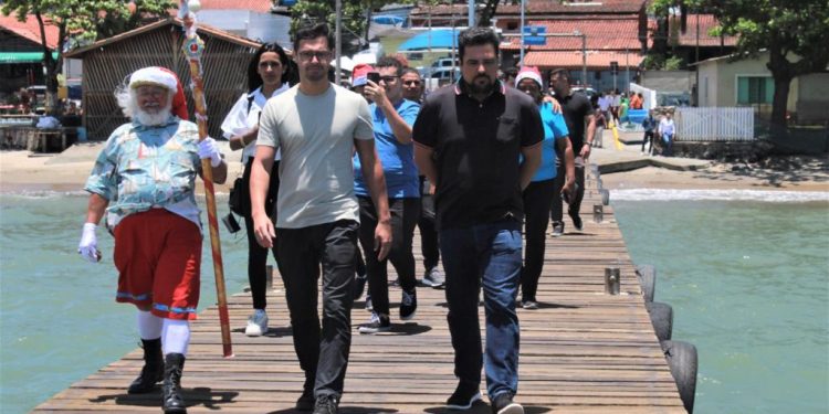 Prefeito Felipe Augusto entrega obra de ampliação e reforma do píer do convento do bairro São Francisco