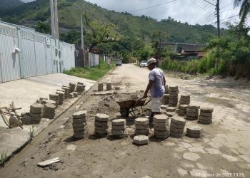 Prefeitura realiza operação tapa-buraco e calçamento nos bairros da Costa Norte