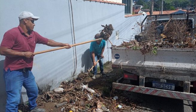 Serviço de Cata-Cata resulta na retirada de 24 caminhões de móveis, podas e detritos na região central