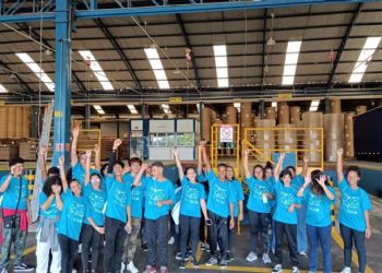 Alunos intercambistas de São Sebastião visitam fábricas em Aguaí