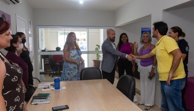 Delegacia da Mulher visita Casa PodeRosa para selar parceria no atendimento às vítimas de violência doméstica