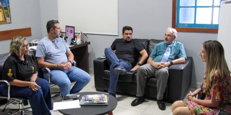 Novo Diretor de Comercialização da FUNAP visita Prefeito de São Sebastião para selar futuras parcerias