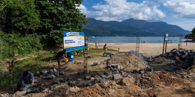 Prefeitura começa obra de revitalização da praça da Praia Preta