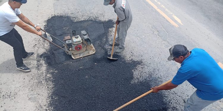 Prefeitura realiza operação tapa-buracos