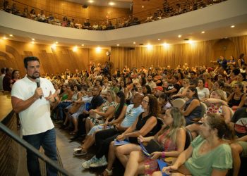 Prefeito Felipe Augusto recebe 430 novos servidores aprovados em concurso público