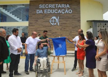 Prefeito Felipe Augusto entrega novo prédio da Secretaria de Educação 
