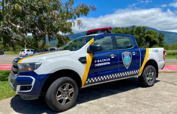 Polícia Municipal de São Sebastião prende homem que furtou poste no Centro
