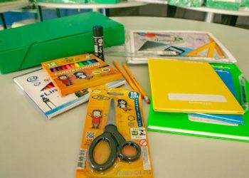 São Sebastião inicia entrega de kits escolares em unidades municipais de ensino