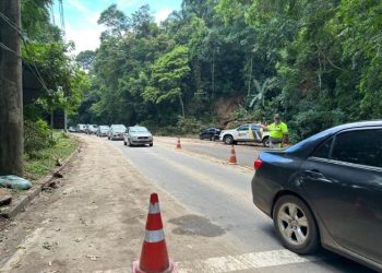 Cai de nove para seis pontos de interdições na Rodovia Rio-Santos (SP-055) em trechos de São Sebastião