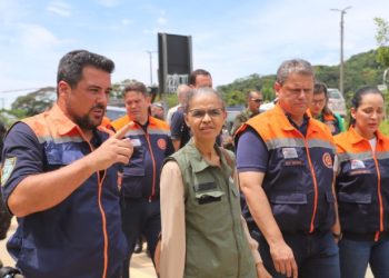 Ministra Marina Silva visita São Sebastião e propõe recurso para evitar tragédias 