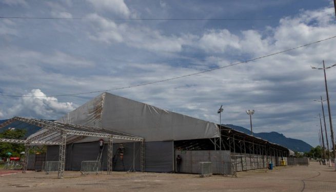 Estrutura na Rua da Praia dá lugar a centro de armazenamento de donativos