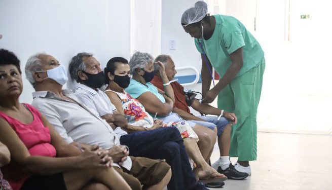 Cinquenta e oito pessoas são atendidas no Mutirão da Catarata, em São Sebastião
