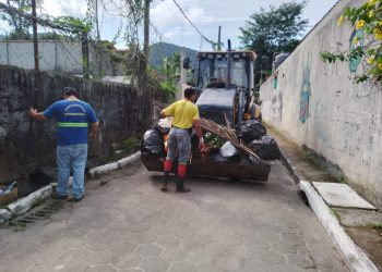 Ruas passam por ações de limpeza geral no bairro Boiçucanga