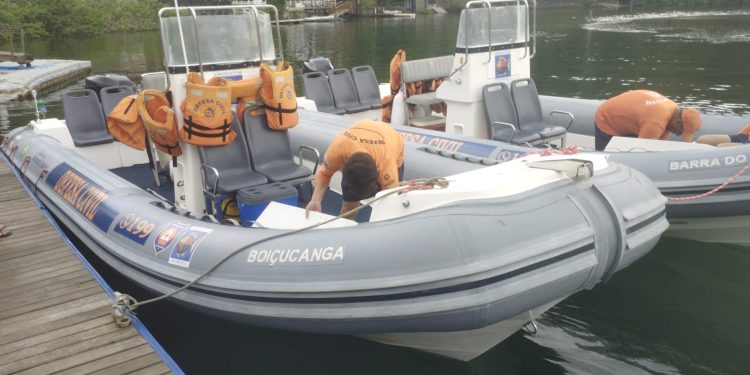 Embarcações da Defesa Civil ganham reforma em São Sebastião
