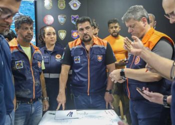 Governador Tarcísio de Freitas visita às áreas afetadas pelas chuvas em São Sebastião