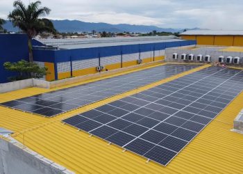 Prefeitura de São Sebastião instala painéis solares no auditório e na escola Prof.ª Cynthia Cliquet Luciano