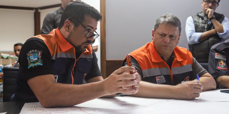 Prefeito Felipe Augusto instala comitê de gerenciamento de crise e  confirma 23 mortes de vítimas das fortes chuvas