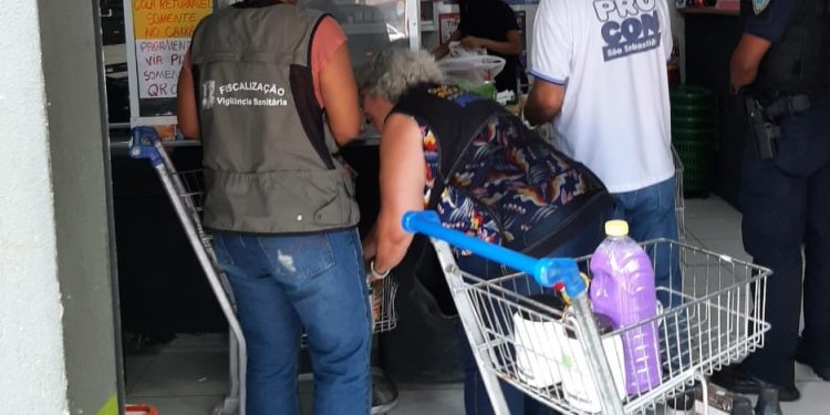 Procon de São Sebastião fiscaliza abusos de preços em áreas afetadas pela tempestade na Costa Sul