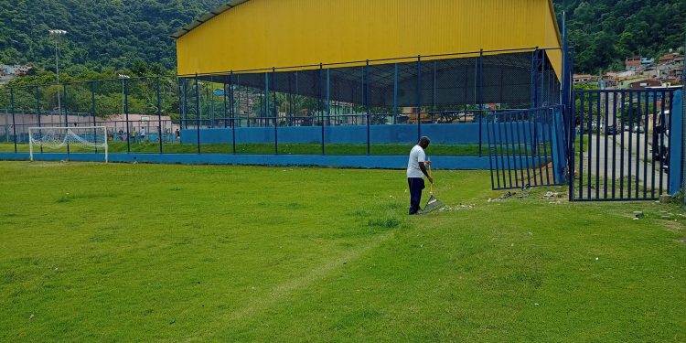 Áreas de lazer e espaços esportivos do bairro Topolândia e região passam por manutenção