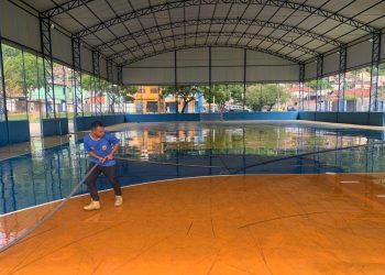 Prefeitura efetua trabalho de manutenção e limpeza de espaços esportivos