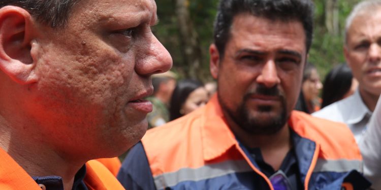 Governador enfatiza empenho do prefeito de São Sebastião em solucionar problemas da catástrofe