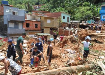 Justiça concede liminar para retirar moradores de áreas de risco em São Sebastião