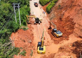 Bertioga auxilia São Sebastião na desobstrução do km 174 da Rio-Santos