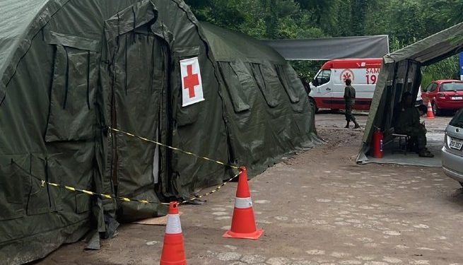 Pacientes da rede municipal de saúde são atendidos por urologista no Hospital de Campanha da Marinha 