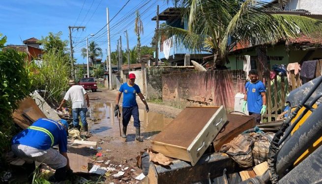 Mais de 1.400 caminhões de entulhos são retirados dos bairros atingidos pela tempestade 