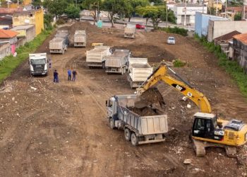 Prefeitura iniciou terraplenagem em terrenos na Topolândia e Vila Sahy para construção de casas às vítimas da chuva