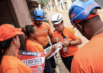 Defesa Civil de São Sebastião orienta comunidade sobre identificação de casas danificadas
