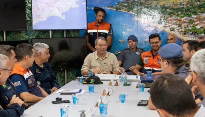 Navio da Marinha e parte da tropa do Exército deixam São Sebastião nesta sexta-feira