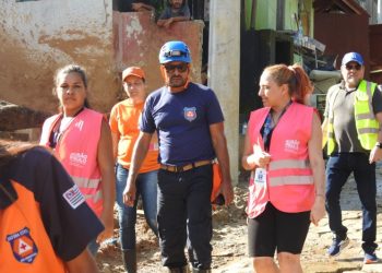 Equipes da Defesa Civil, SEDES e CDHU iniciam cadastramento em comunidades de Boiçucanga