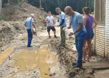 Prefeitura reforça aplicação de larvicida em áreas afetadas pelas chuvas em São Sebastião